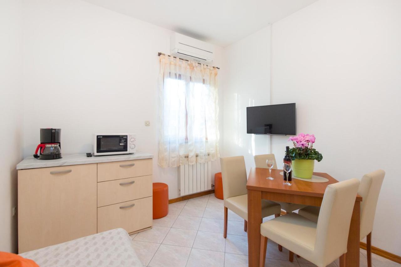 House Kontus Hotel Plomin Eksteriør billede